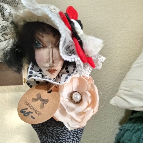 HANDMADE "MISS ANABELLE" - Picture 2 of 7